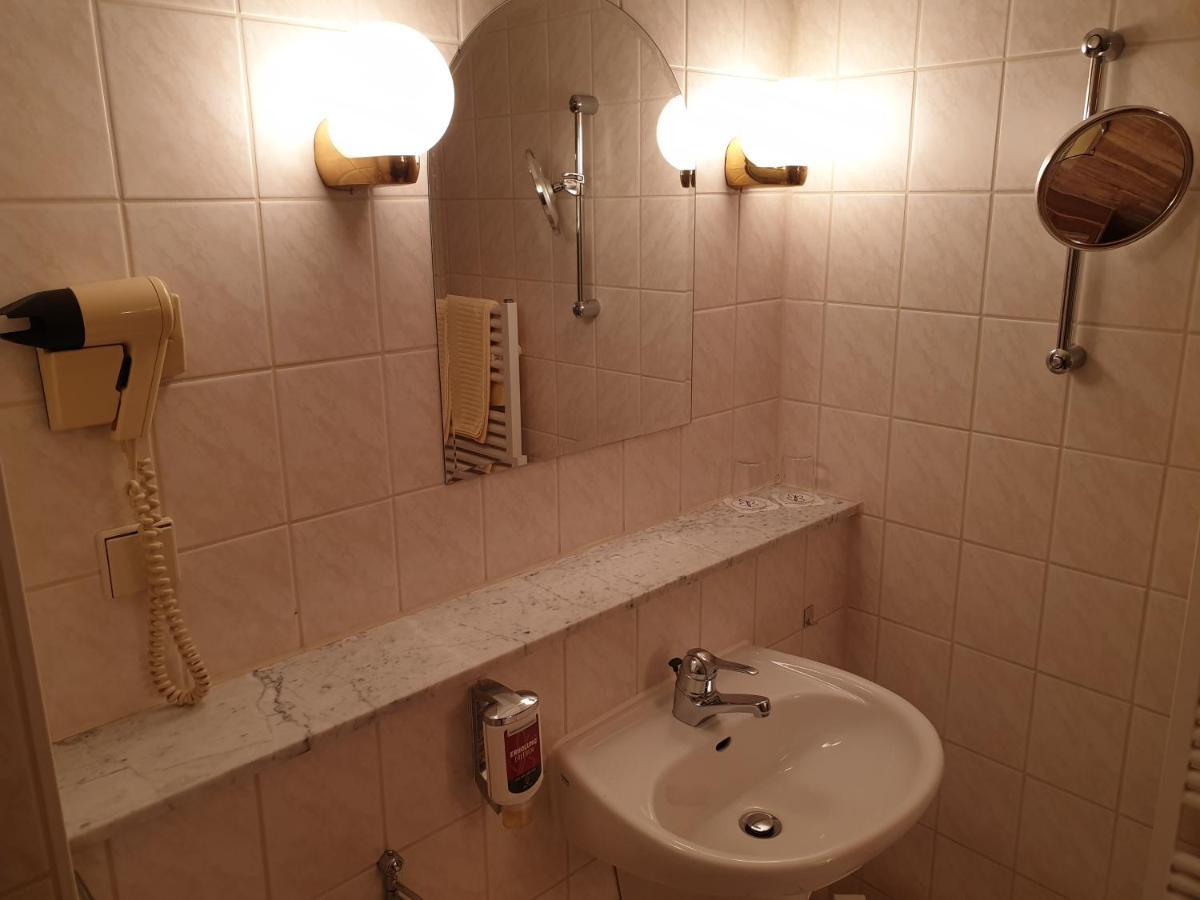 Hotel Weisser Schwan Ерфурт Екстериор снимка