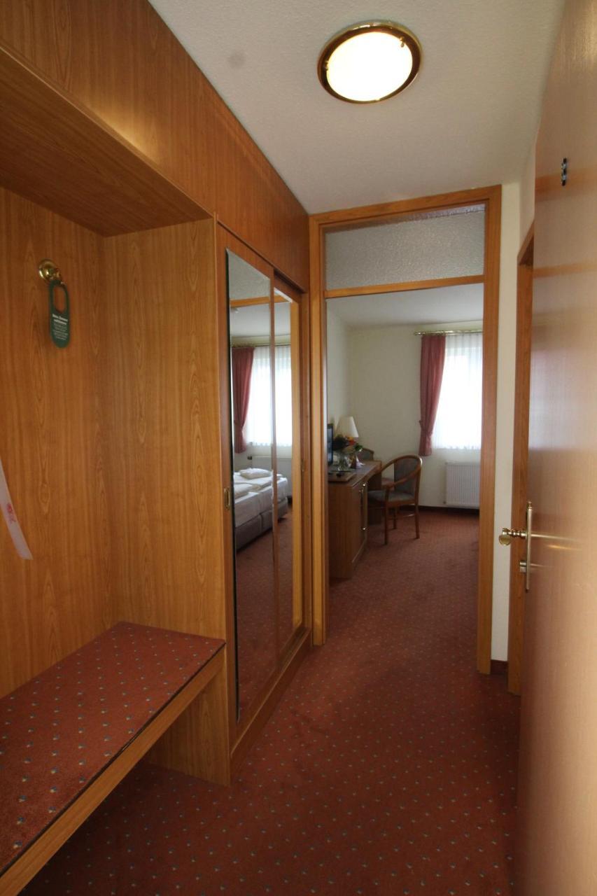 Hotel Weisser Schwan Ерфурт Екстериор снимка