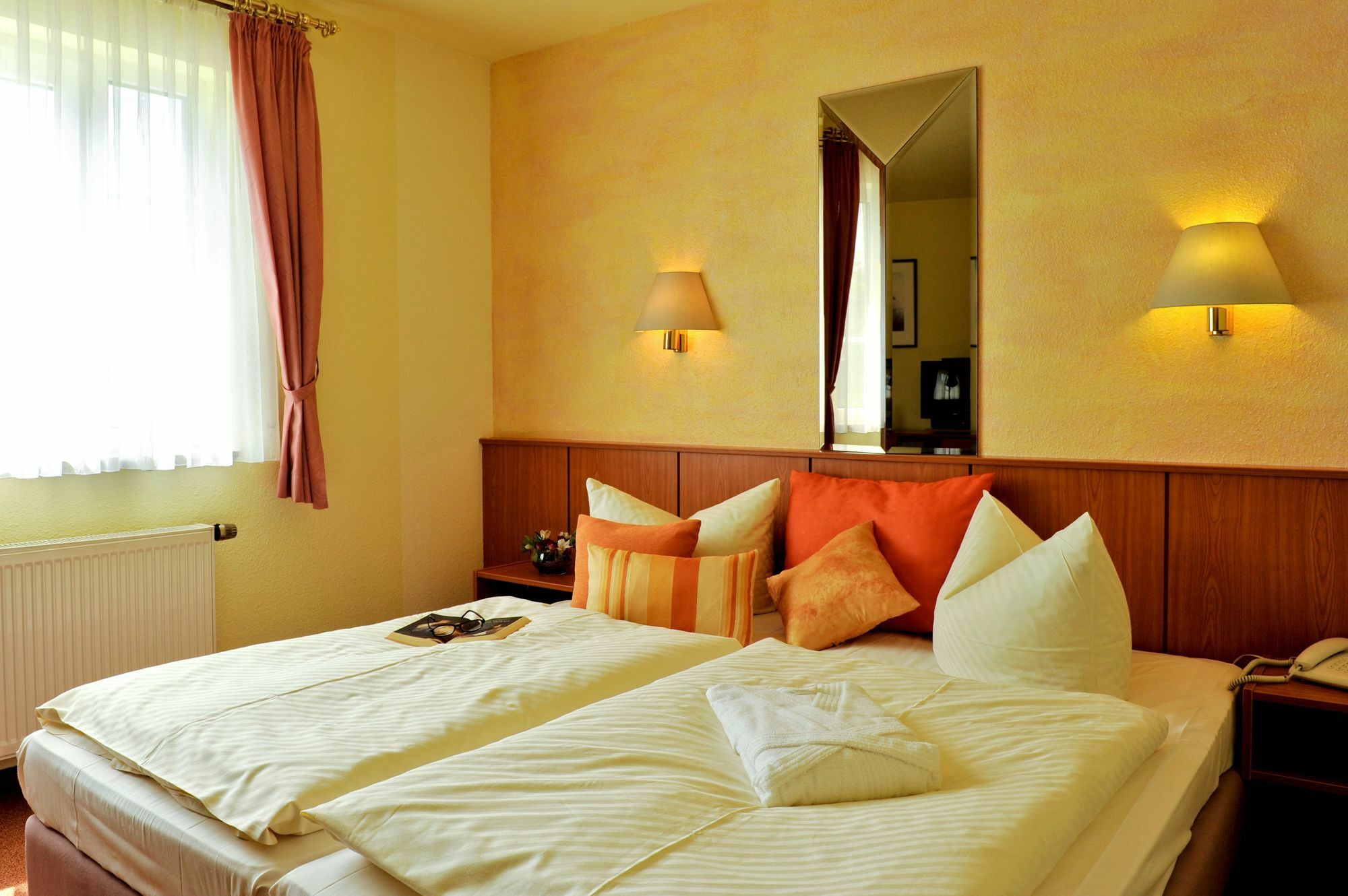 Hotel Weisser Schwan Ерфурт Екстериор снимка